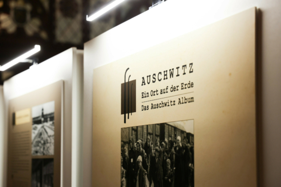 DB Museum Das Auschwitz Album Mauro Esposito 01