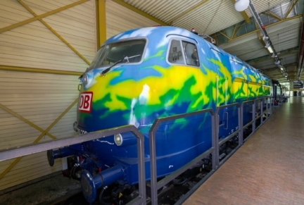  Electric Locomotive 103 220-0 